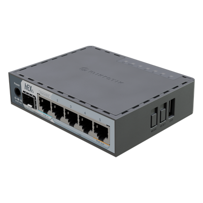 Router / 5 Puertos Gigabit Ethernet / Puerto SFP 2.5G / Dual-Core ARM 950 MHz / 512 MB RAM / PoE-In y PoE-Out / Montaje en Pared